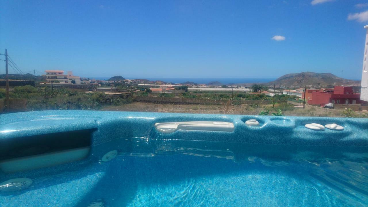 Villa Albe, Jacuzzi Con Vistas Al Mar Арона Экстерьер фото