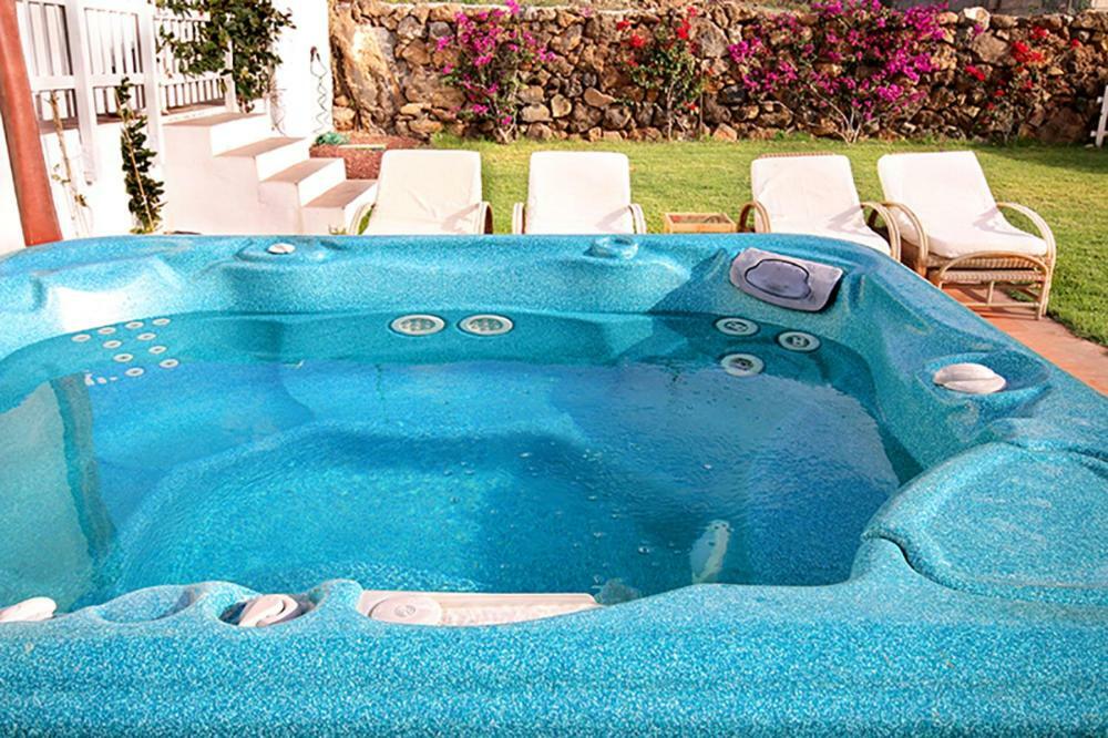 Villa Albe, Jacuzzi Con Vistas Al Mar Арона Экстерьер фото